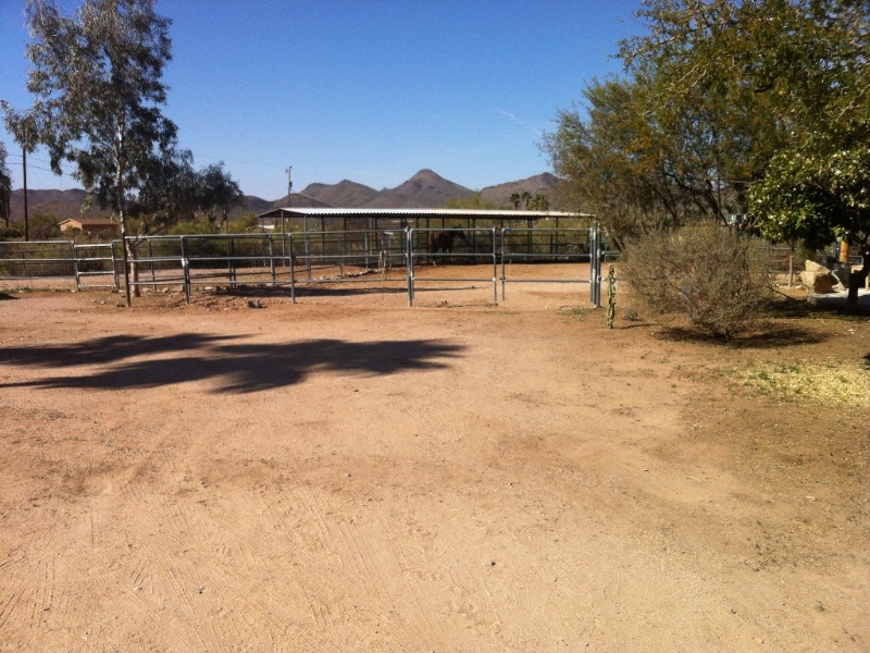 Entrance to the Luck 8 Ranch from North School House Road. How cool is that?