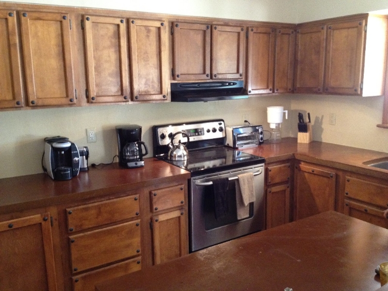 This kitchen has everything for cooking and baking.